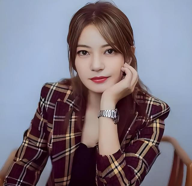 婚姻事业全无，消失4年后	，49岁赵薇再曝近况，胃癌传闻真相曝光