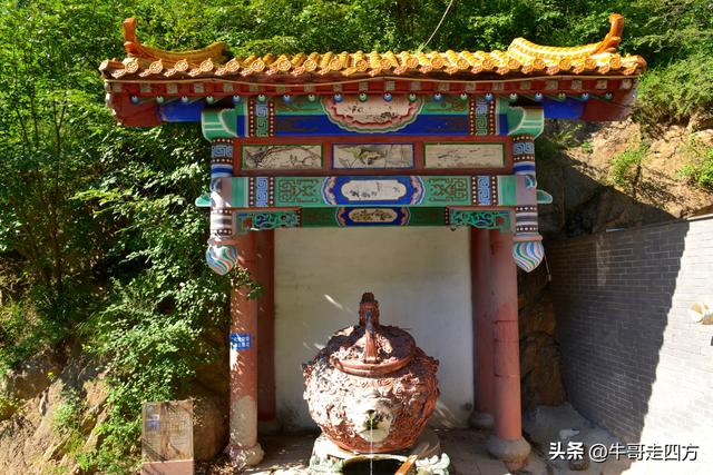 赤城汤泉：汤池映日摇金影、泉脉穿岩涌玉华