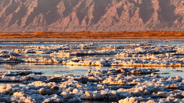 冬日奇观！落日流凌为黄河披上幻彩霓裳