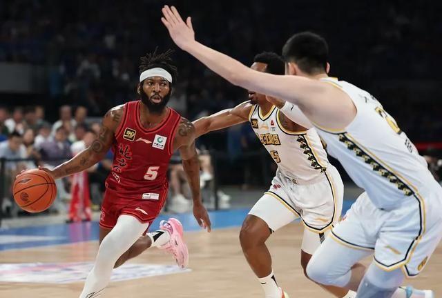 北京首钢105：86大胜天津，三大国手观战，赛后收到3大利好消息！