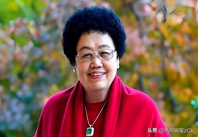 身价过百亿，坐拥北京一条街，出门私人飞机，京圈内的富婆都有谁