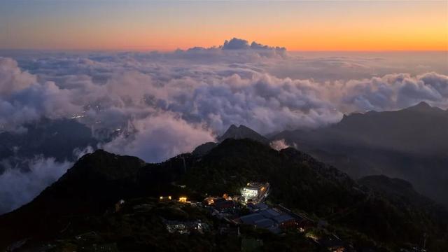 登初秋泰山，揽日出云海浩渺盛景