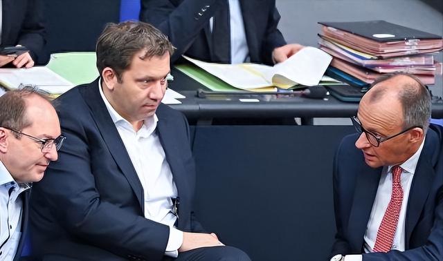 日本话音刚落，又一国介入台海，专机已经离华，要逼中国做3件事