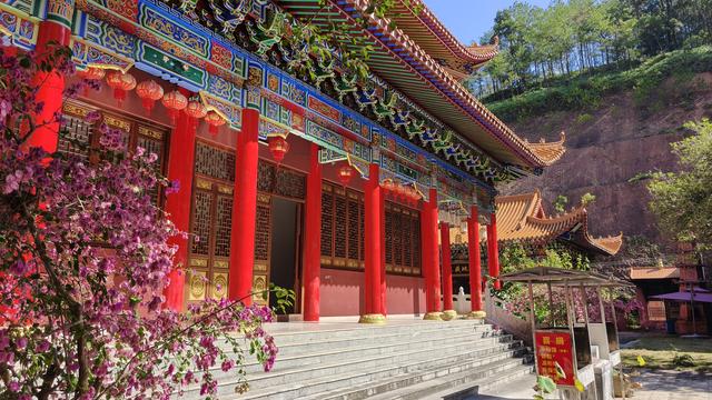 梅州城北富丽堂皇的清代古刹灵鹫寺，成了婚纱艺术摄影网红打卡点