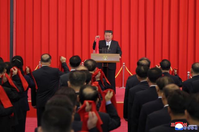 朝鲜领导人带头宣誓，高层全体到场，邻国即将有一场“大变革”？