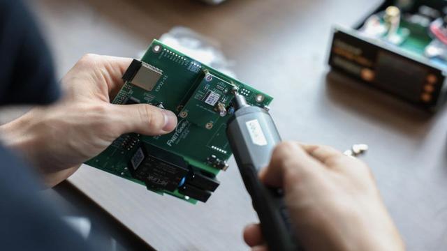 电网监测的“光速”革命：新型分析仪让每秒60,000次测量成为现实