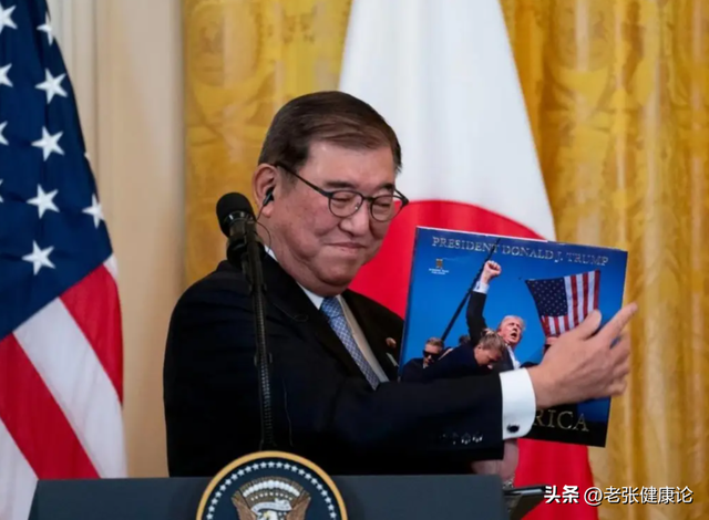 特朗普转身就走了，中美默契在这一刻淋漓尽致，日本“为之震动”