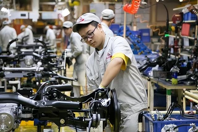 钱包不紧、就业不卷，中国经济即将回暖，普通人咋抓住新赚钱机会
