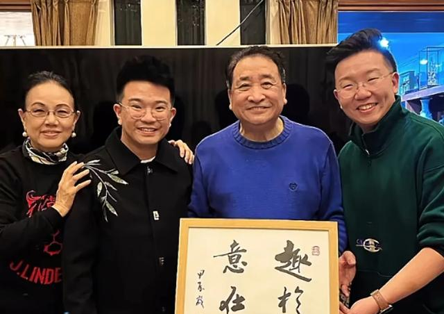 相声名家姜昆夫妇偕戴志诚	、郑健、大山、周炜与青年相声演员欢聚