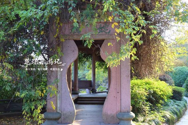 浙江宁波这处风景的秋色堪比诗画，人少景幽休闲很惬意，值得推荐