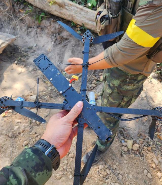 伤亡上百人，泰国发现不对劲，柬埔寨犹如神助	，第三方势力上场？