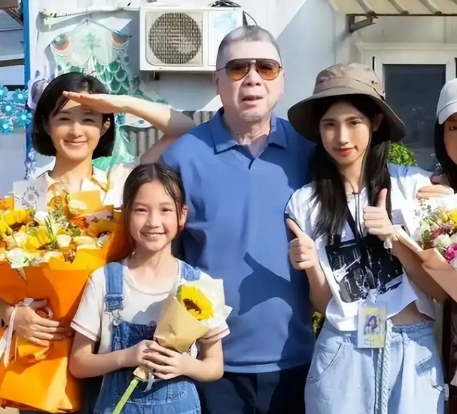 徐帆回应离婚5个月，冯小刚近况曝光	，他的“小心思”再藏不住了