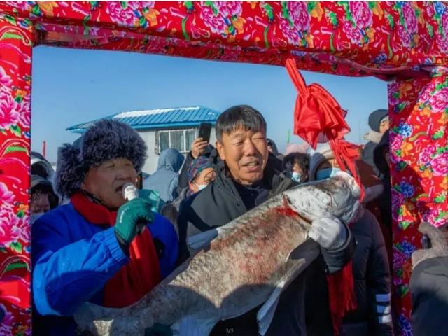 鹤舞雪原 肉香暖冬！齐齐哈尔冬季漫游指南——不止烤肉的冰雪秘境