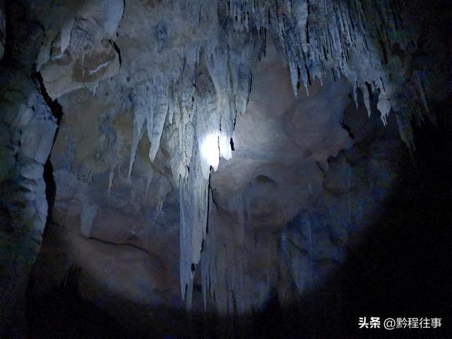 探险贵州深山原始溶洞，遇见一个躲匪洞、一座红军坟