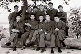那年当新兵站岗， 一支枪配10发子弹，班长说子弹轻易不要压仓上膛图片