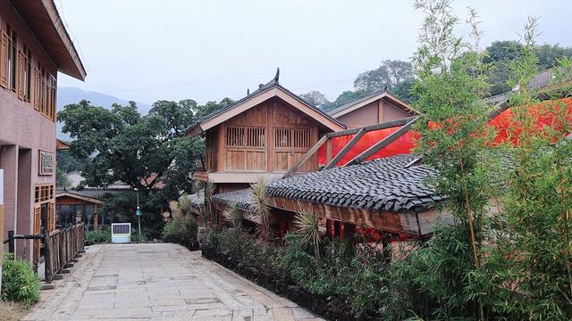 西昌明代古村，茶马古道上的驿站，大石板盖房子，家家都是大别墅