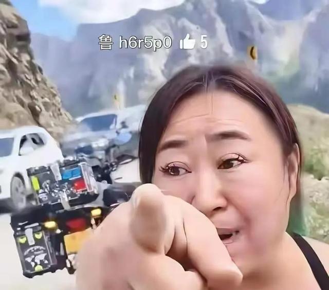 奔驰姐逆行砸车后续：真实身份曝光，网友炸锅！