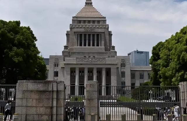 172：233！高市重新洗牌，日本新首相人选出炉	，对中国态度不简单