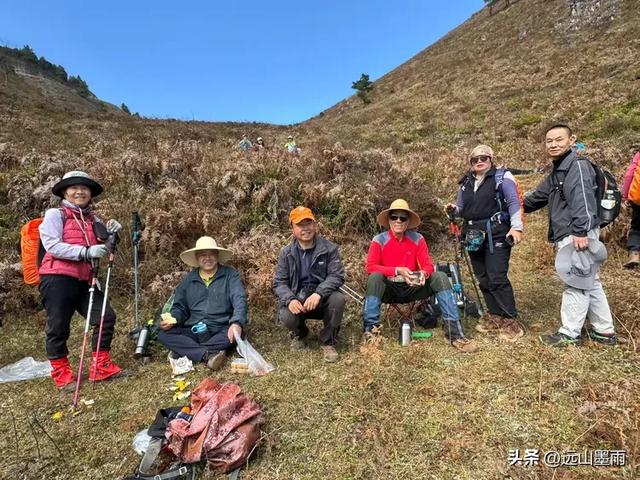 新年登高、祈愿美好，攀登富民金铜盆山，我们用徒步迎接2026