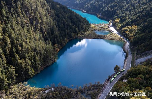 四川阿坝：金秋九寨美如画