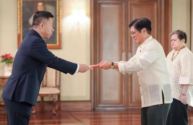 面临下台的马科斯，与中国联手干了件大事，罕见对中方说出了期待