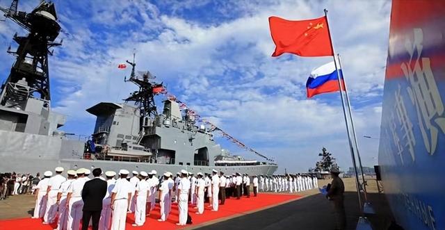 阅兵将至，中俄舰队绕日航行，俄对日发出警告，俄日没签和平条约