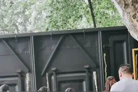 大规模拆迁还建中的解放大道丹水池图片