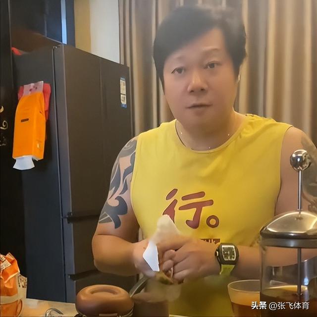 北京肖哥突发去世，年仅45岁，家里原石成堆开大奔	，十几套房出租