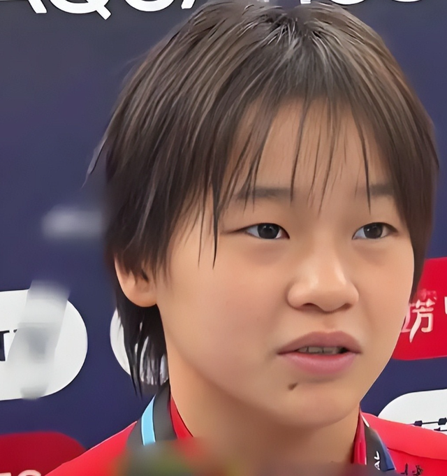 全红婵归队了！她变化真大，身材高挑颜值抢眼，留了长发气场强大