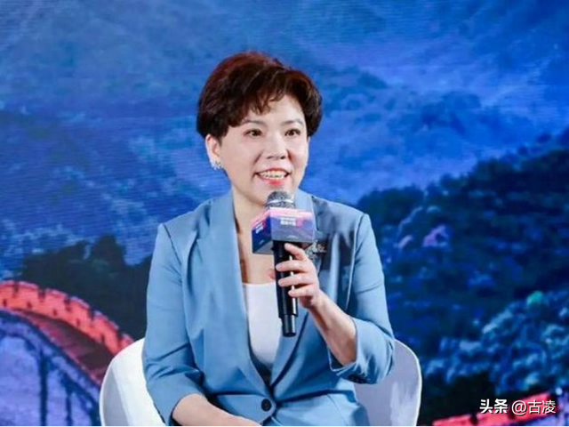 败国家20亿,向洋人下跪,改儿子国籍？"乒坛传奇"邓亚萍用行动破谣