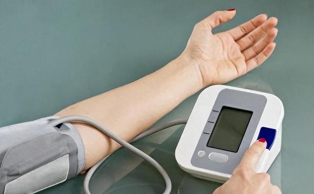 天气冷，多久洗一次澡比较好？为了身体健康，老人洗澡要做好3点