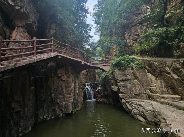 伏羲大峡谷的瀑布，没有飞流直下三千尺，却有疑是银河落九天感觉