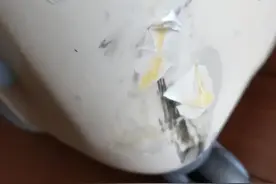 限量版行李箱被摔，吉祥航空回应：只能“按公斤赔500元”，网友：换我要疯图片