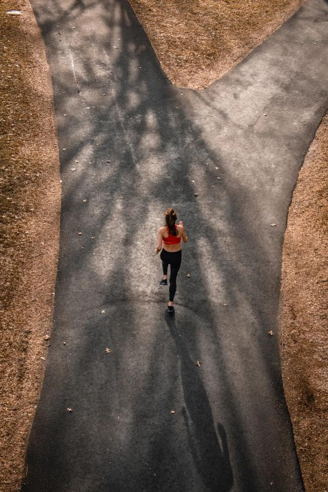 能一口气跑完10公里的人，都有这三个特质！