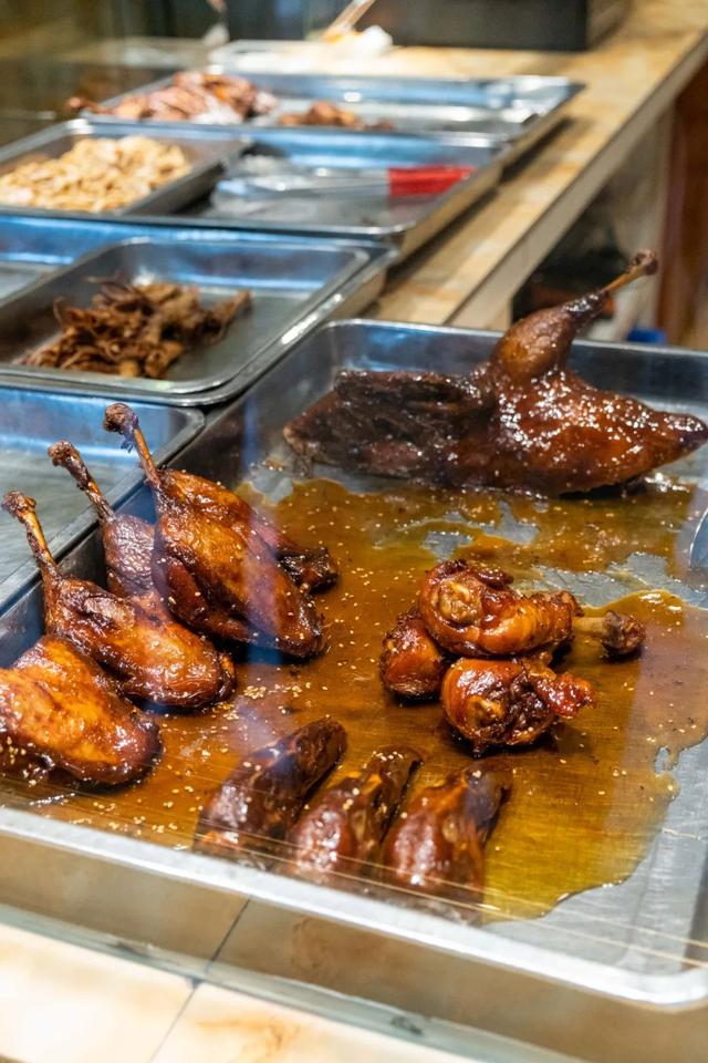 黄了！彩了！1h刹拢成都最近赏秋地，徒步拿奖牌、邂逅古寺银杏！老街美食好吃惨！