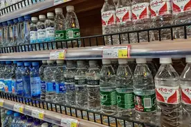 价格战持续！瓶装饮用水跌破7毛大关，网友：这波羊毛不薅白不薅图片