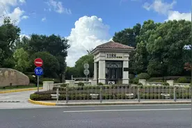 “两年一次次执法，就是管不住！”不能干的都干了，沪上别墅改扩建“触目惊心”图片