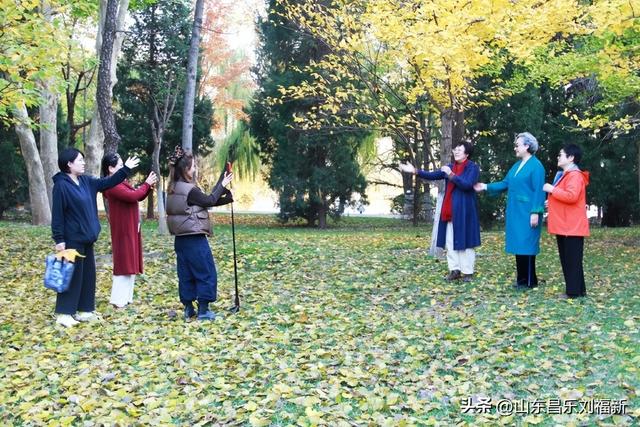 我在昌乐西湖公园拍到的游客