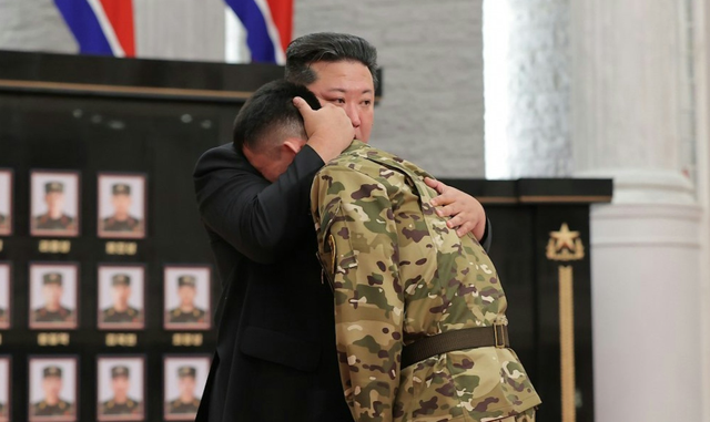 金正恩当众跪地哭红双眼，俄乌大决战在即？普京想拉中国入局被拒