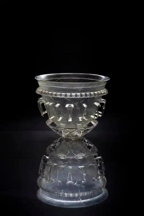 1700年闷葫芦开口:罗马玻璃刻的“花”,竟让美国专家看走眼