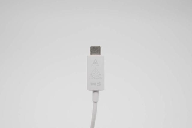 谷歌25W Qi2.2磁吸无线充电器评测：实测输出功率高达29W！