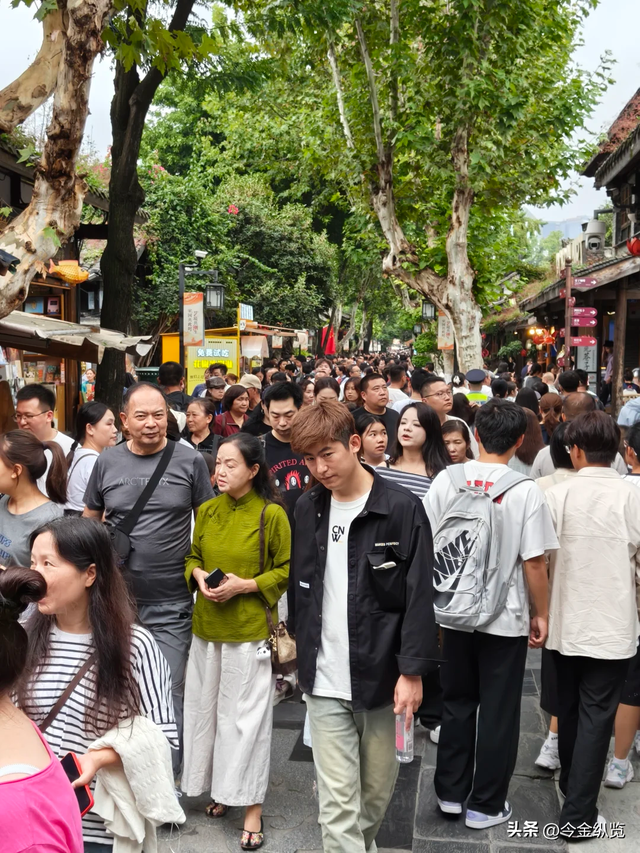 国庆旅游“没尊严”？人山人海背后，唱衰怪论到底是谁在带节奏！
