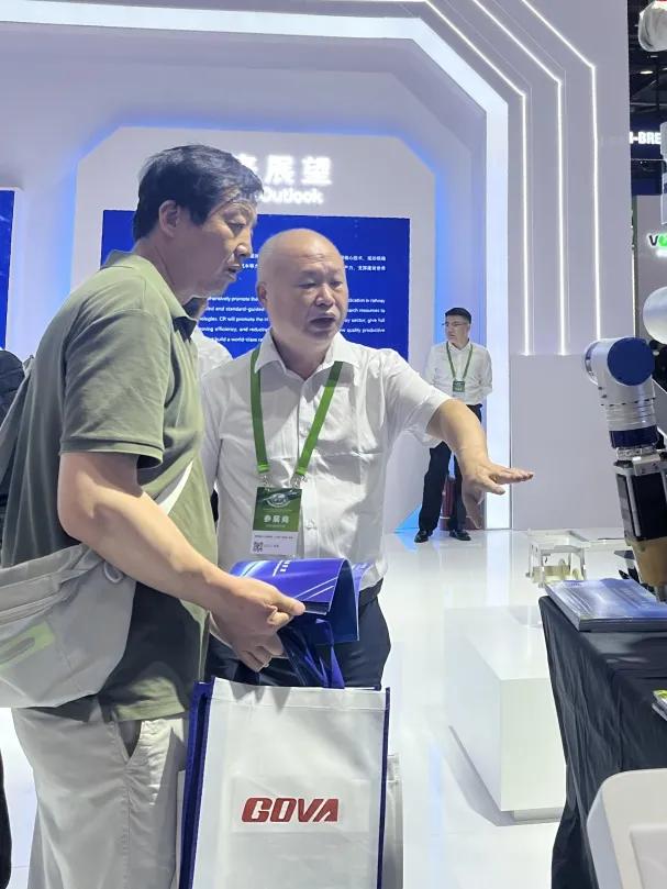 全路首款！这个“蜘蛛侠机器人”惊艳亮相