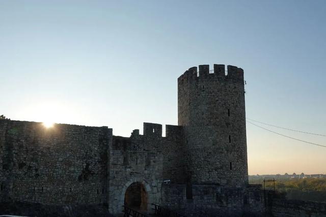 塞尔维亚，一座被轰炸过78天的城市的新生，贝尔格莱德一日游记