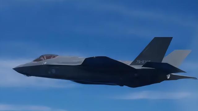 日本公布数据！歼15截获F15距离让人难以置信，这么远就锁住了