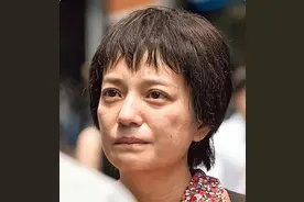 事业失利婚姻破裂，沉寂四年的赵薇近况曝光，这次她还能被原谅吗图片