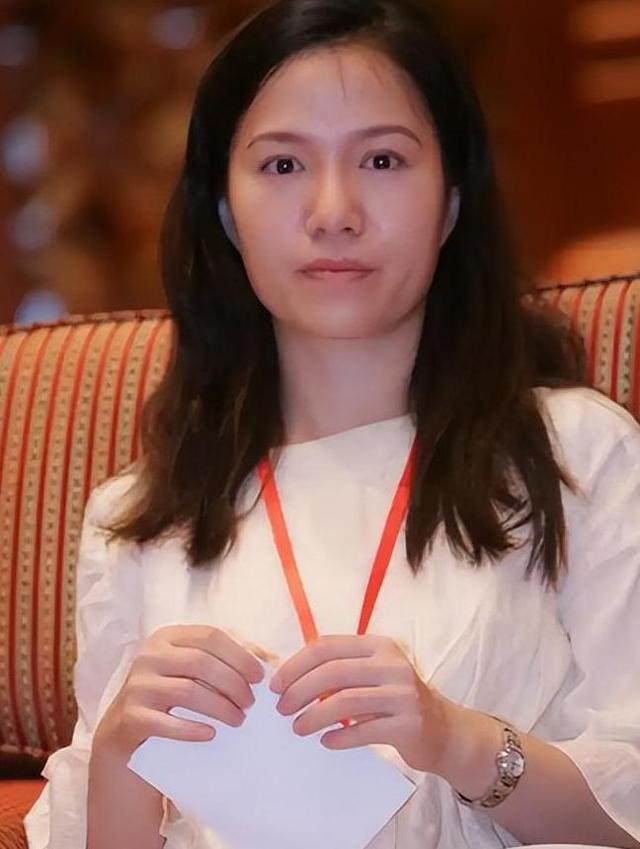 杨振宁去世不到2月，令人担忧的事还是发生	，翁帆近况被曝惹争议