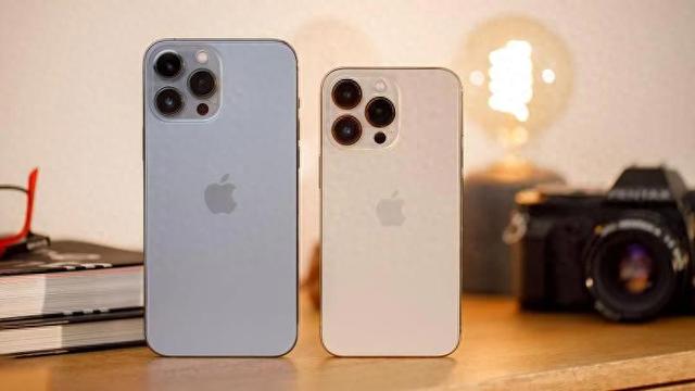 苹果终于“低头”！开始拼起了性价比，iPhone17标准版销量暴涨！