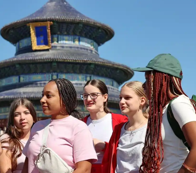 央视发文！五一假期刚结束，外国游客接连锐评中国，反应相当一致