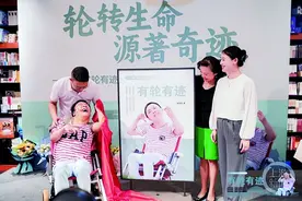 用数字编织文字 用微笑拥抱生活 重庆脑瘫小伙的乐观人生图片